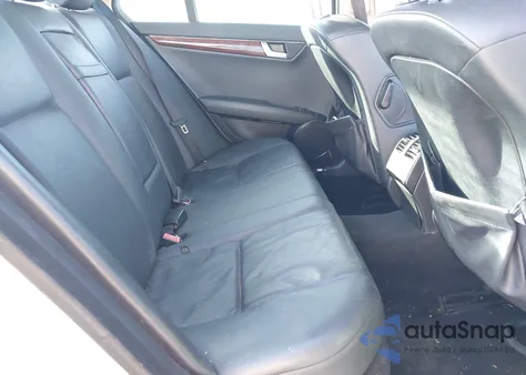 2009 Mercedes-Benz C 300 Luxury/Sport z USA, uszkodzony, nr VIN WDDGF54X49R042641